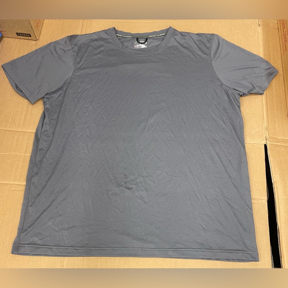 Under armour heatgear 2XL XXL athletic T-shirt, silver/light gray loose fit NWOT